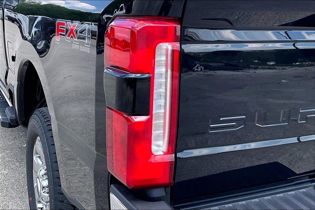 New 2026 Ford Super Duty F-250 Lariat 4D Crew Cab