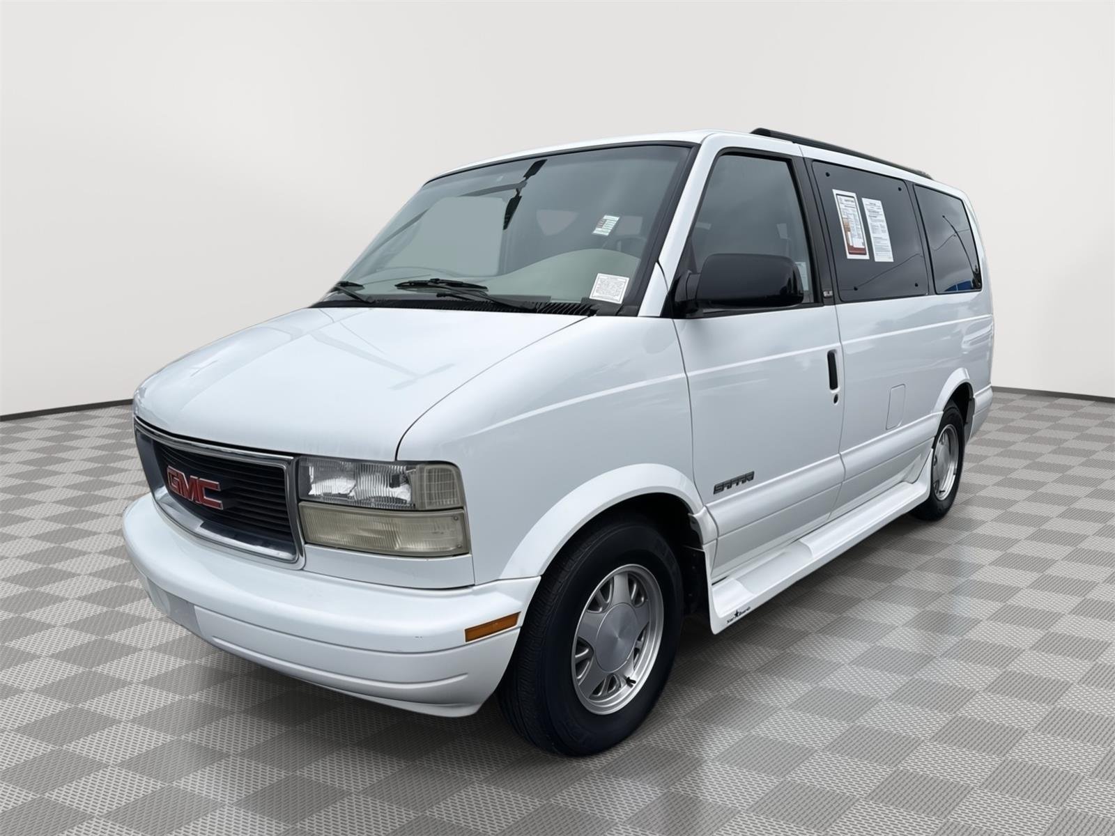 Used 2000 Ivory White GMC SL image 11