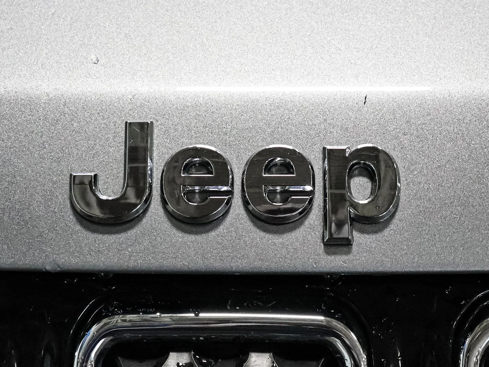 Certified Used 2023 Silver Jeep Limited image 13