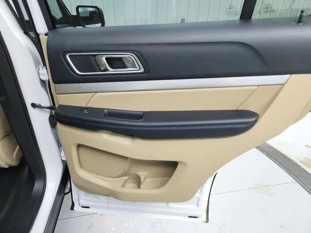 Used 2017 White Ford XLT image 41