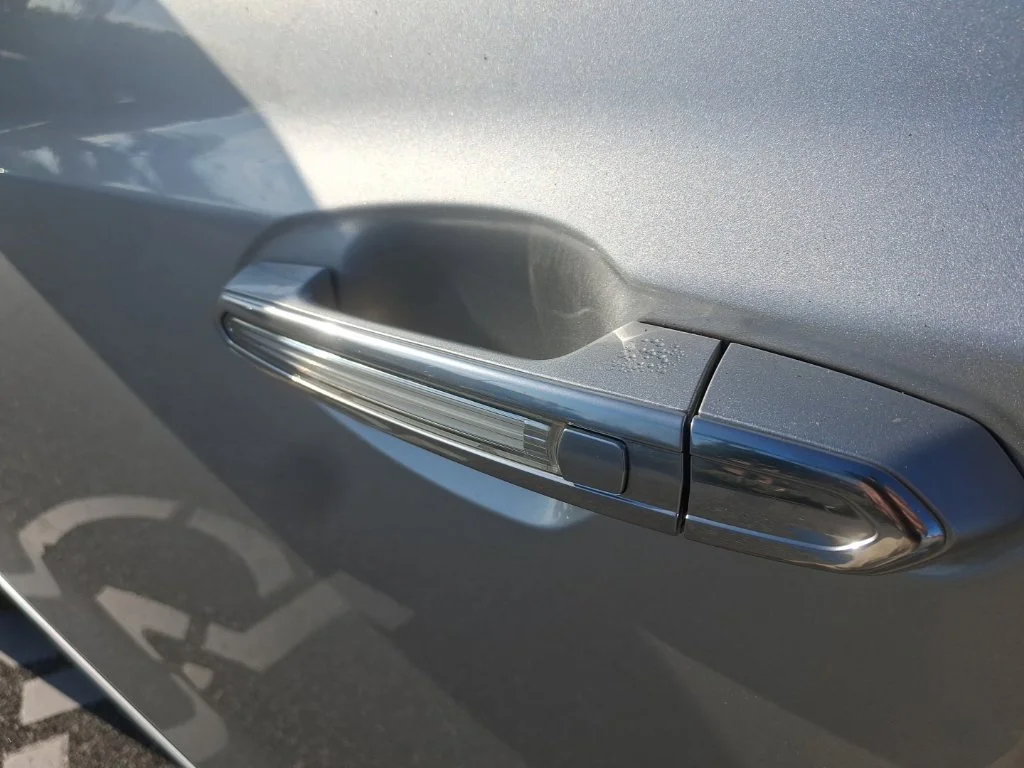 Used 2018 Silver Cadillac Premium Luxury image 20