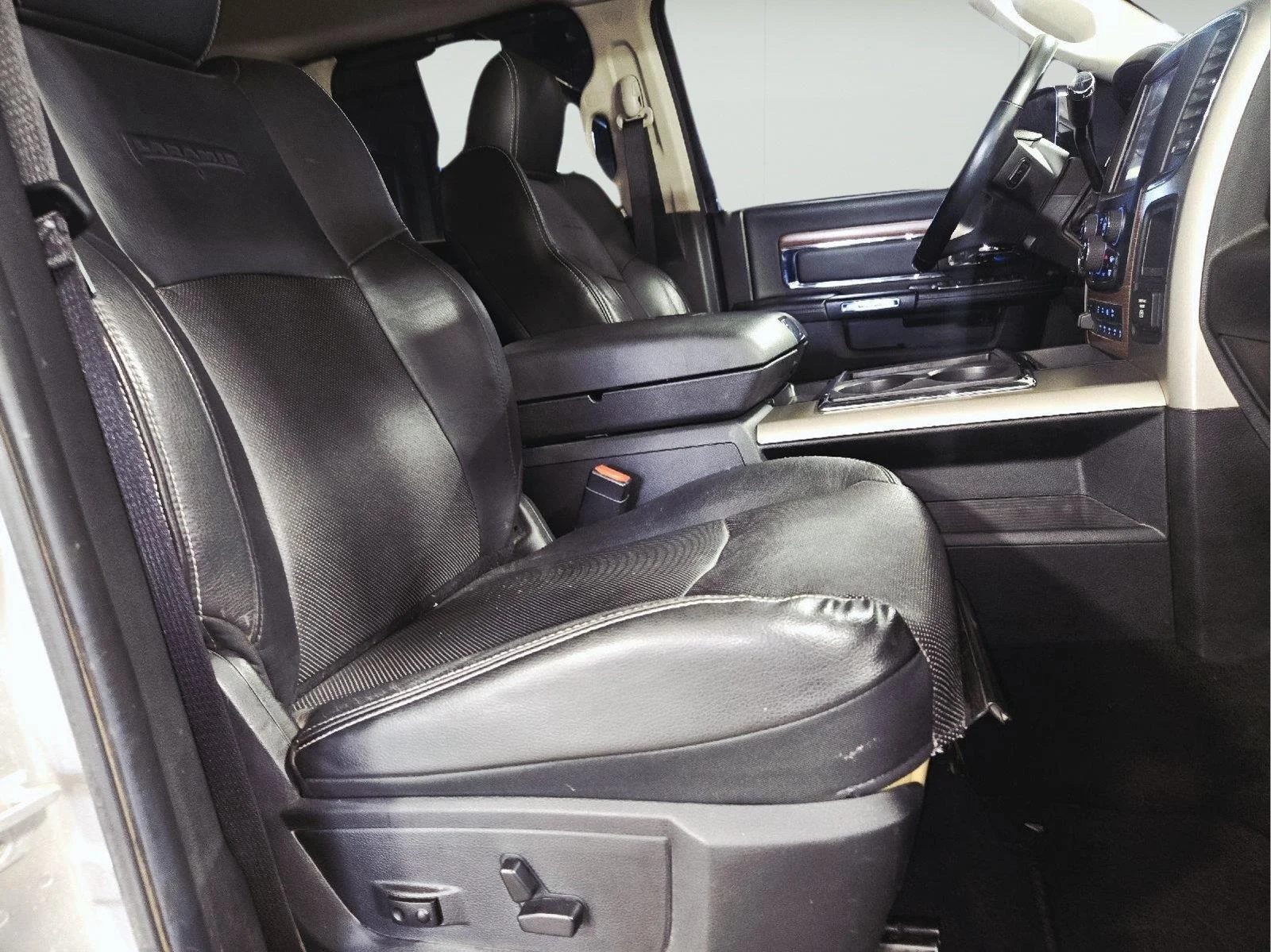 Used 2014 Bright Silver Metallic Clearcoat Ram Laramie image 40