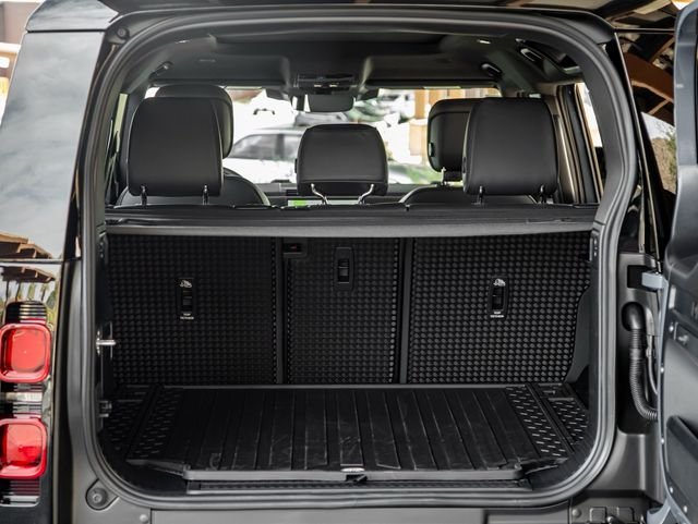 New 2025 Tasman Blue Land Rover S image 23