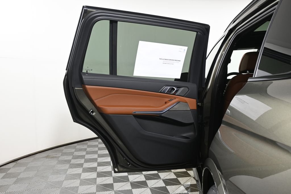New 2027 Green Metallic BMW xDrive40i image 31