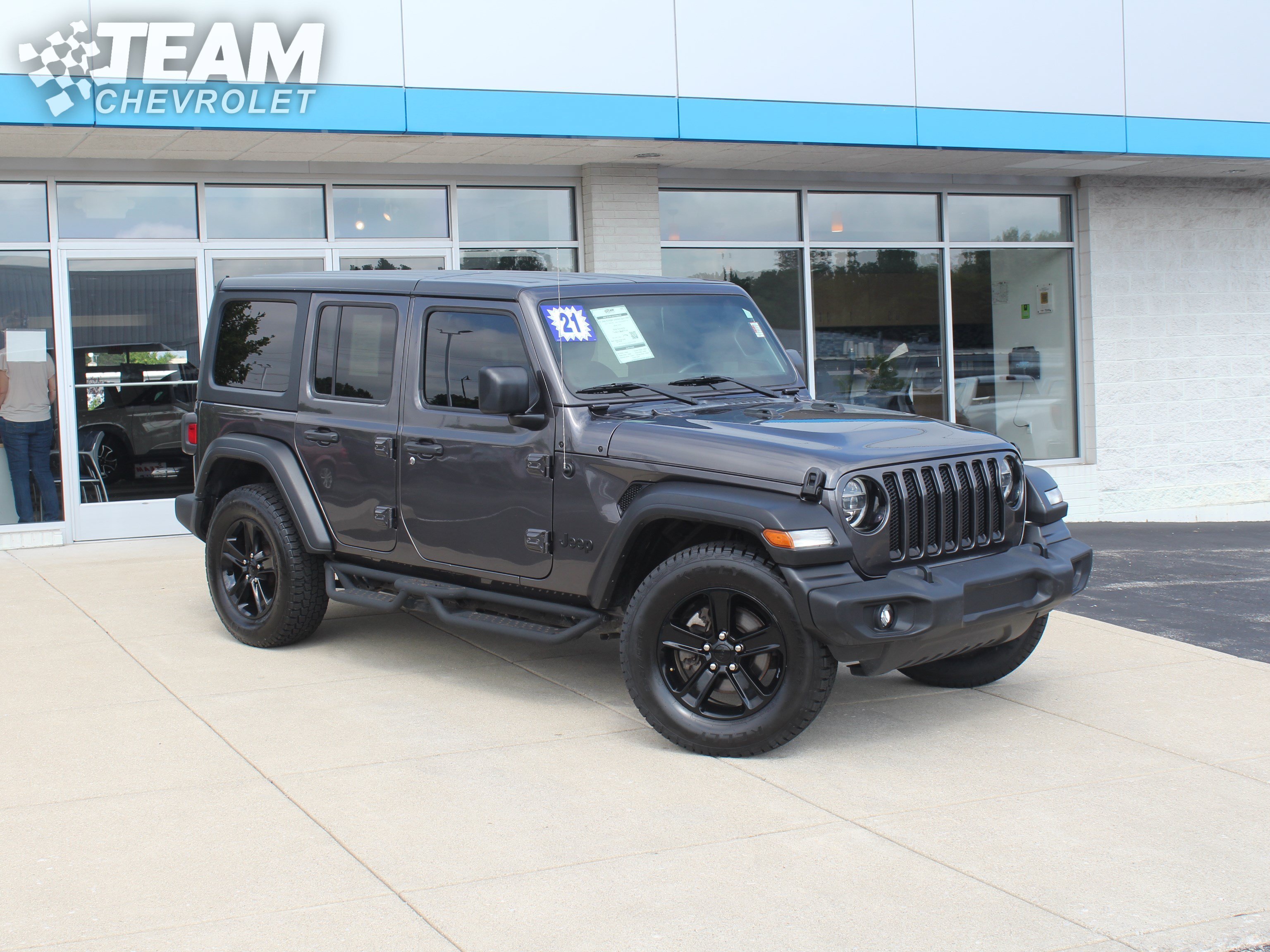 Used 2021 Gray Jeep Sport Altitude 4x4 image 2