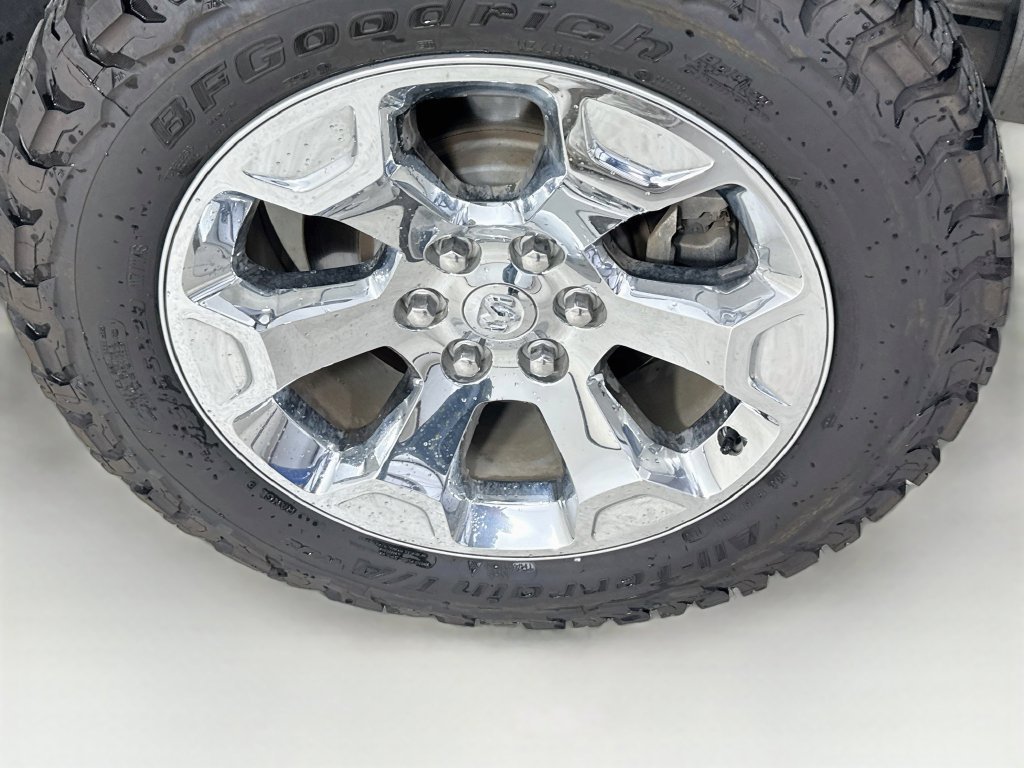 Used 2019 Diamond Black Crystal Pearlcoat Ram Laramie image 38