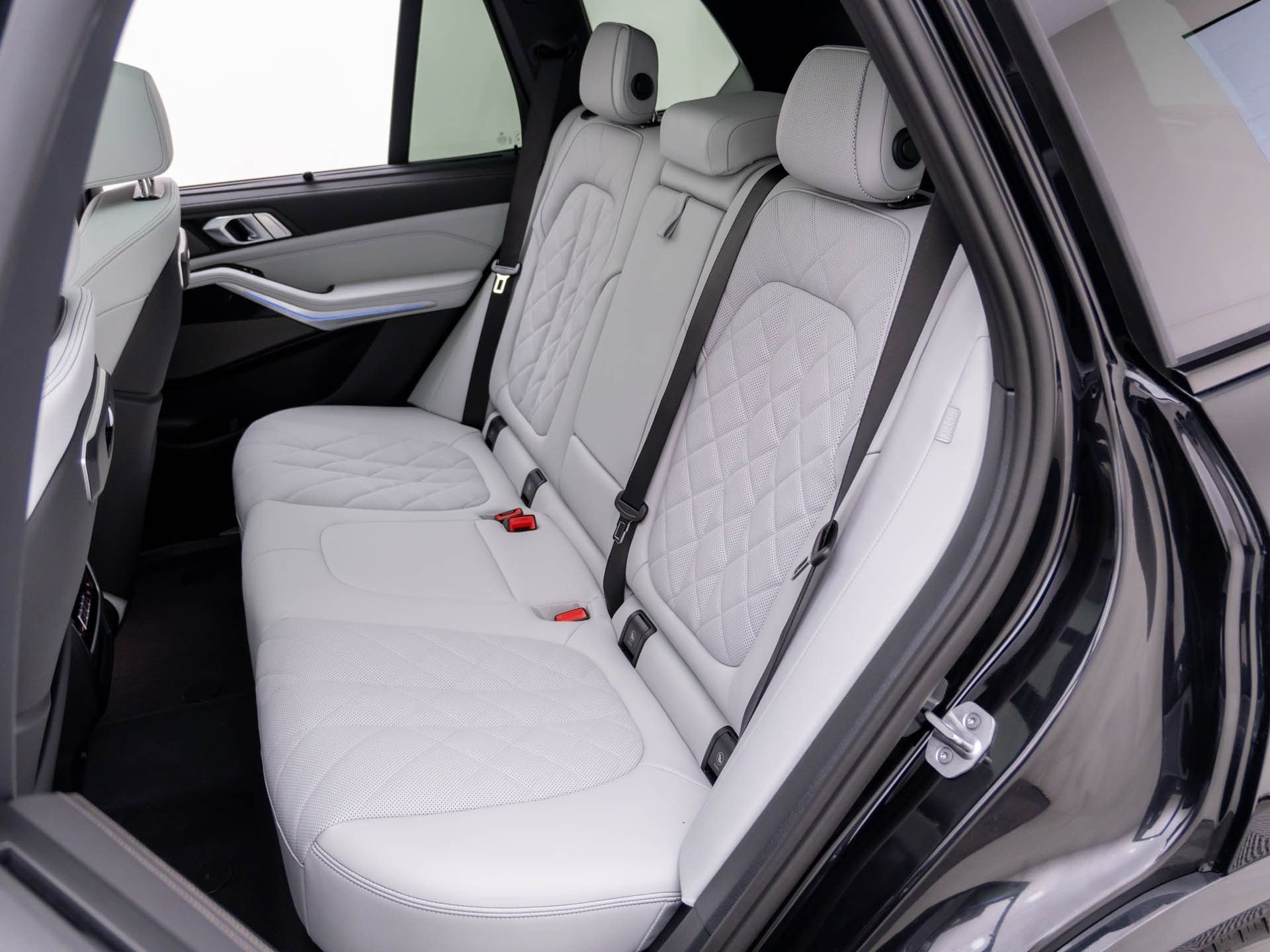 New 2026 Black Sapphire Metallic BMW xDrive50e image 18