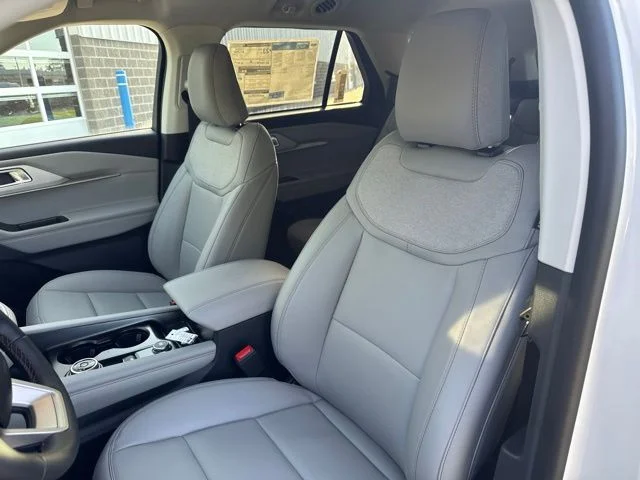 New 2026 Star White Metallic Tri-Coat Ford Active image 15