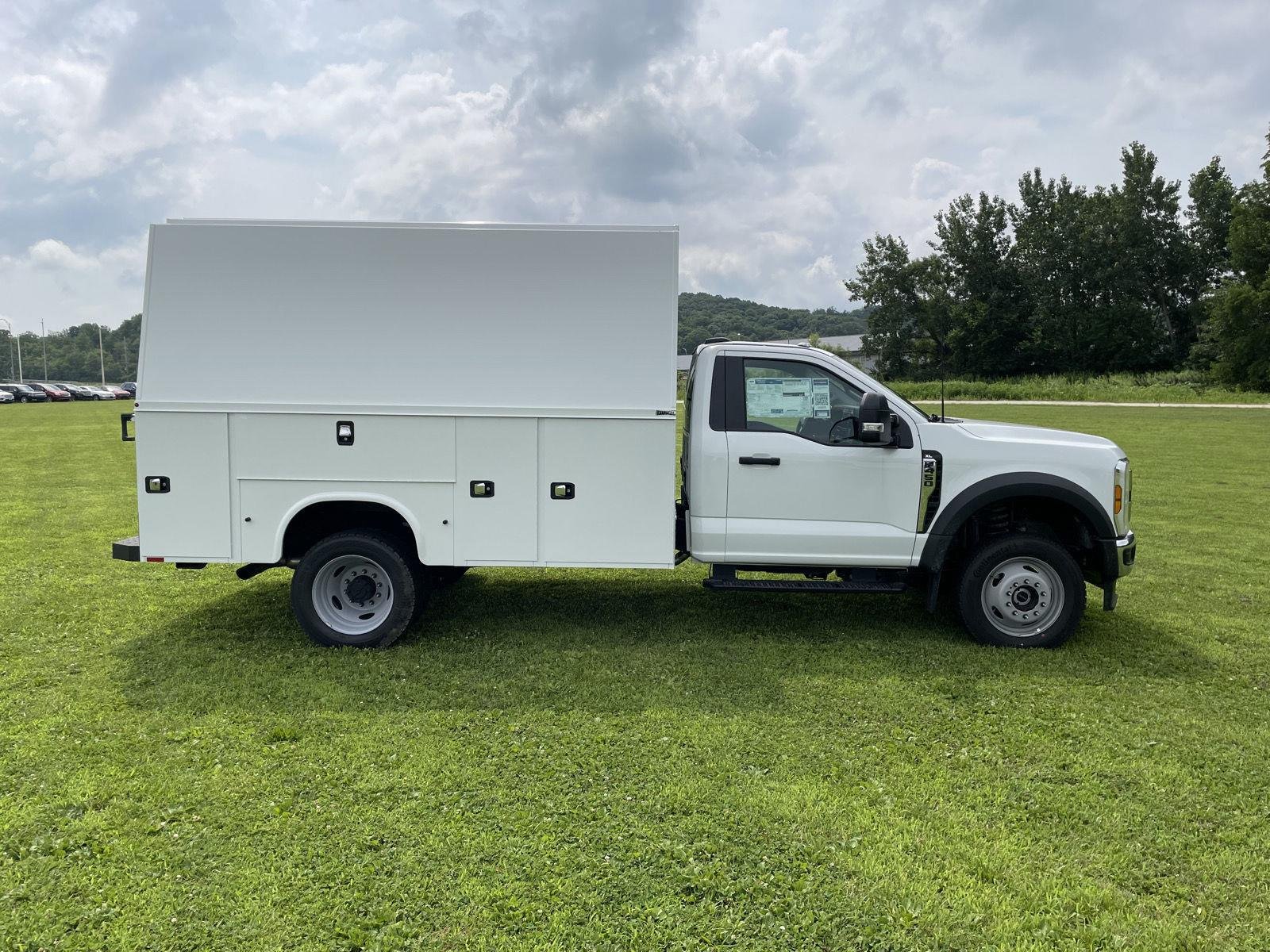 New 2026 Oxford White Ford F-450® XL image 9