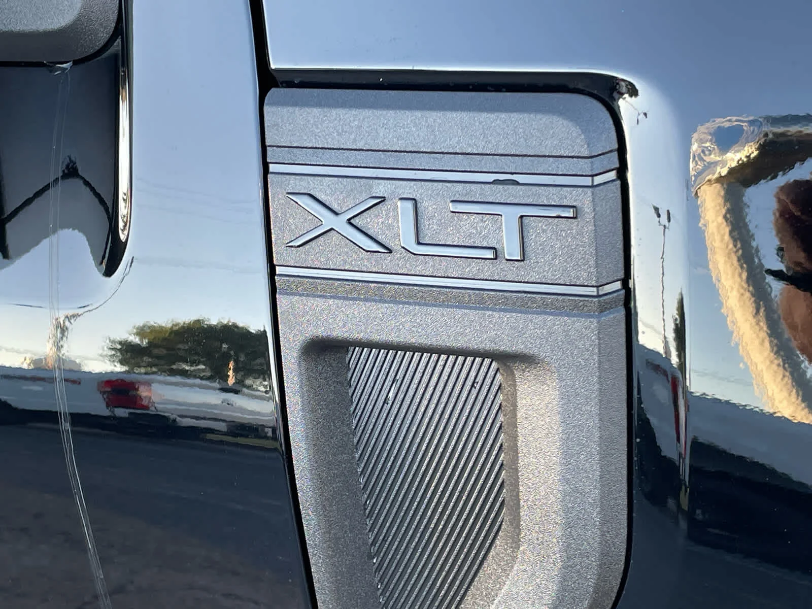 New 2025 Shadow Black Ford XLT image 11