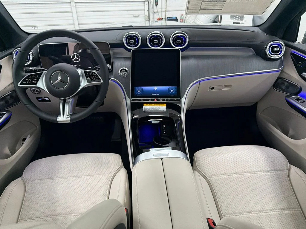 New 2027 White Mercedes-Benz GLC 300 image 21