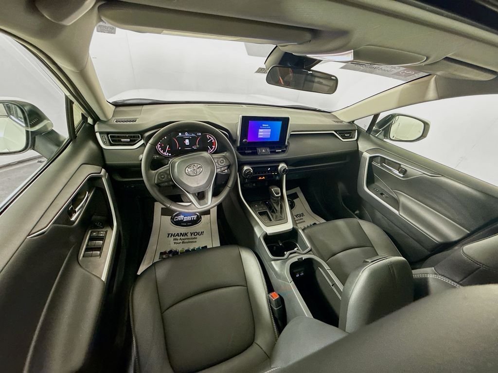 Used 2025 Wind Chill Pearl Toyota XLE Premium image 21