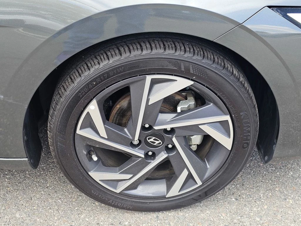 Used 2025 Gray Hyundai SEL Sport image 6