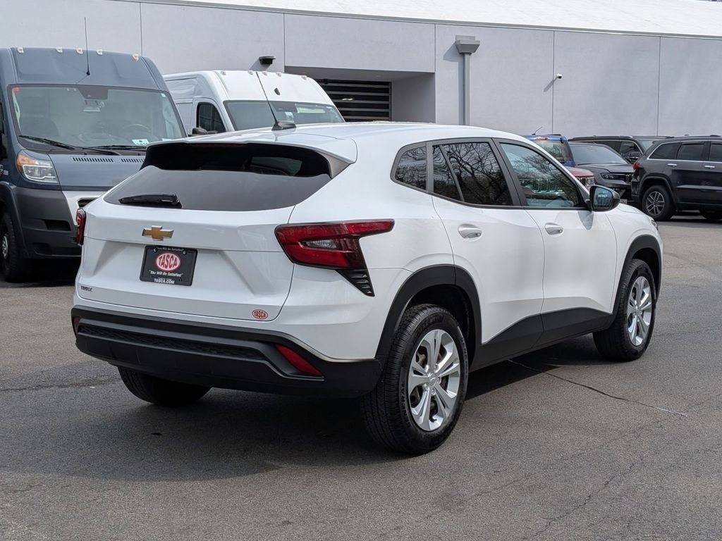 Used 2024 White Chevrolet LS image 3