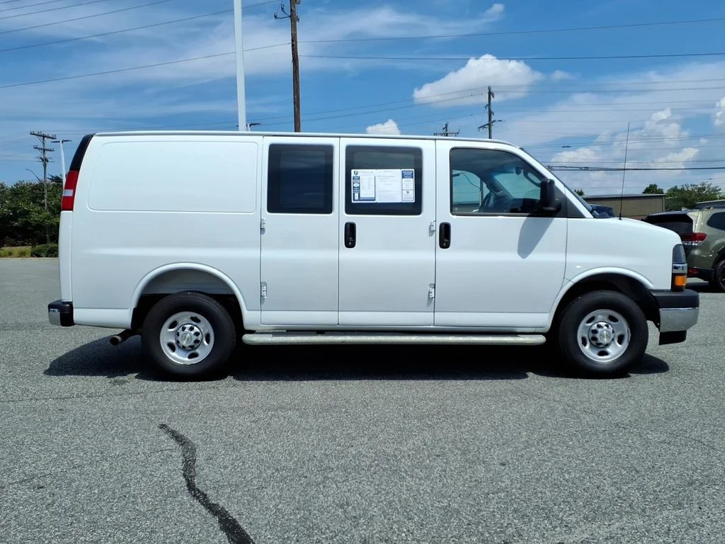 Used 2025 White Chevrolet Work Van image 33