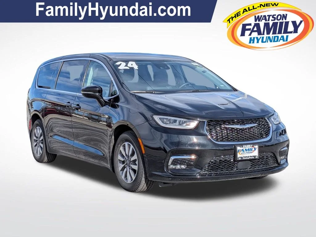 2024 Chrysler Pacifica Hybrid Select PHEV's photo