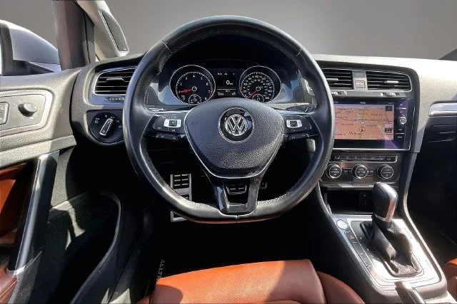 Used 2018 Black Volkswagen TSI SEL image 8