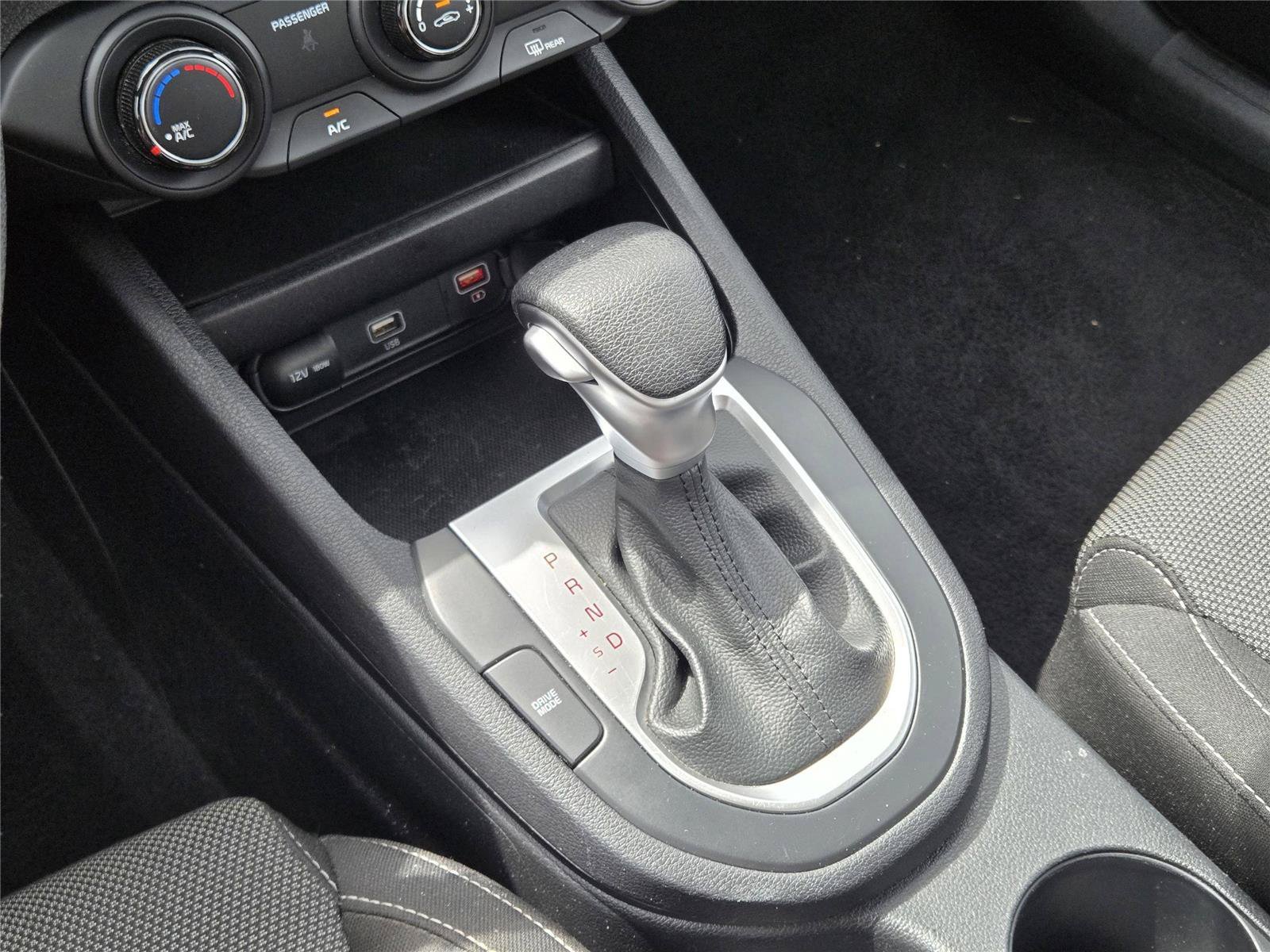 Used 2024 Snow White Pearl Kia LXS image 27