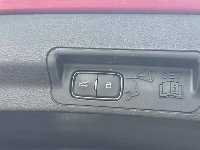 Used 2020 Red Ford XLT image 15