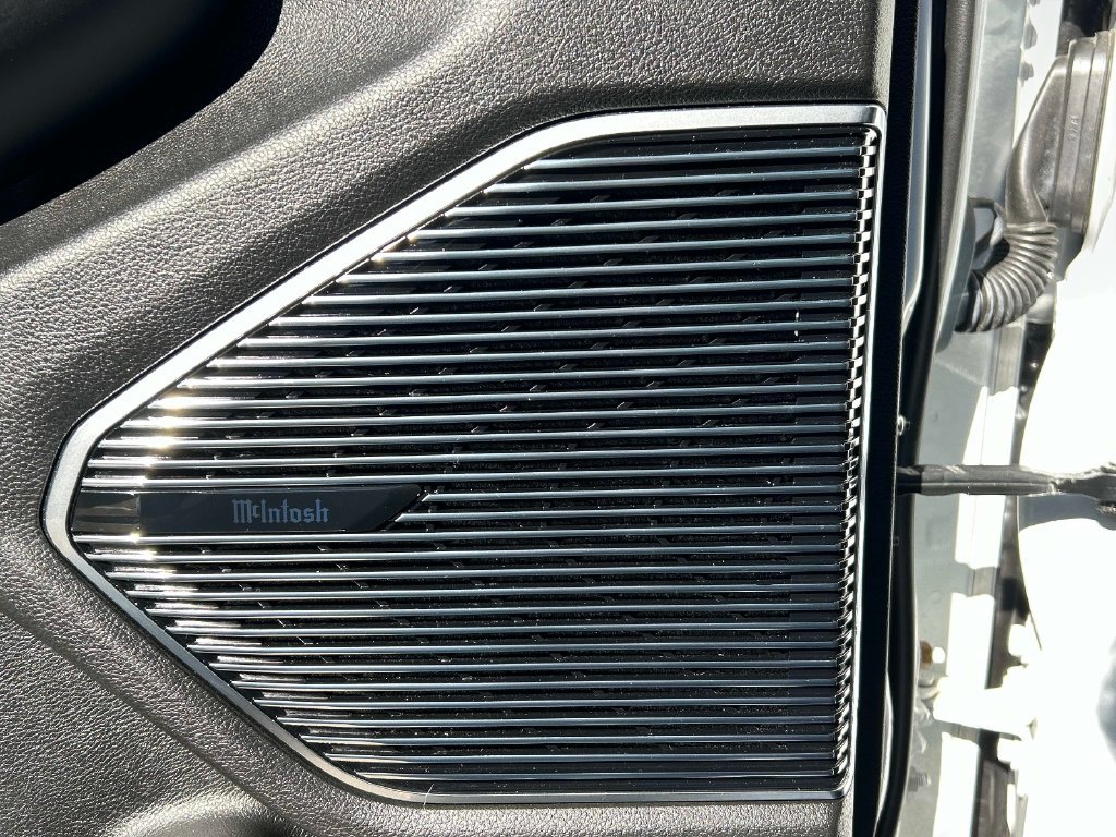 Used 2022 White Jeep Overland image 16