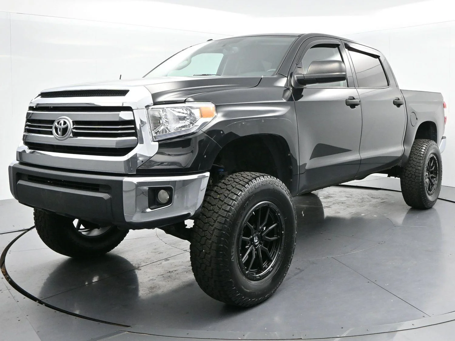 Used 2017 Black Toyota SR5 image 3