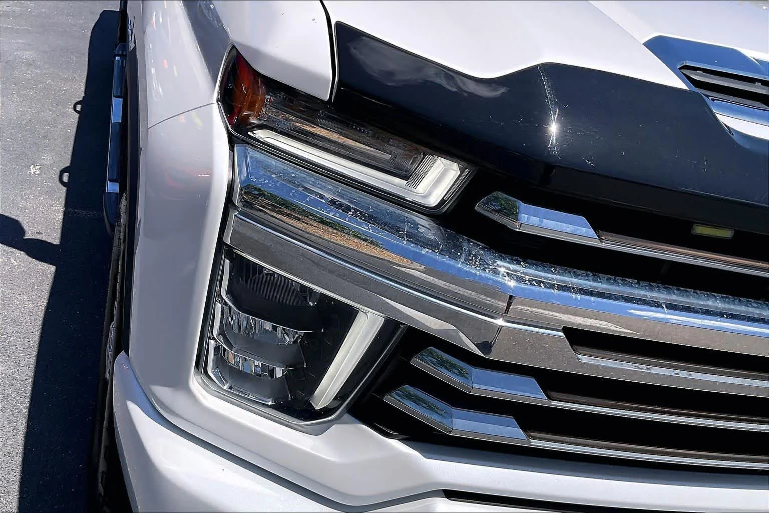 Used 2023 Iridescent Pearl Tricoat Chevrolet High Country image 27