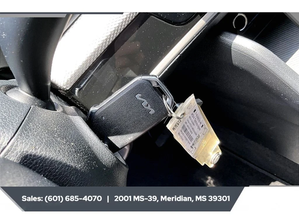 Used 2025 Fusion Black Kia LX image 9