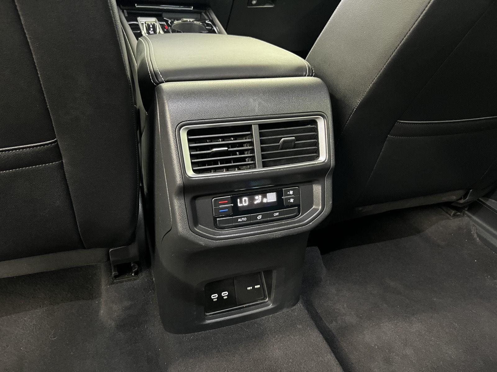 2025 Volkswagen Atlas SE w/Tech - Photo 26
