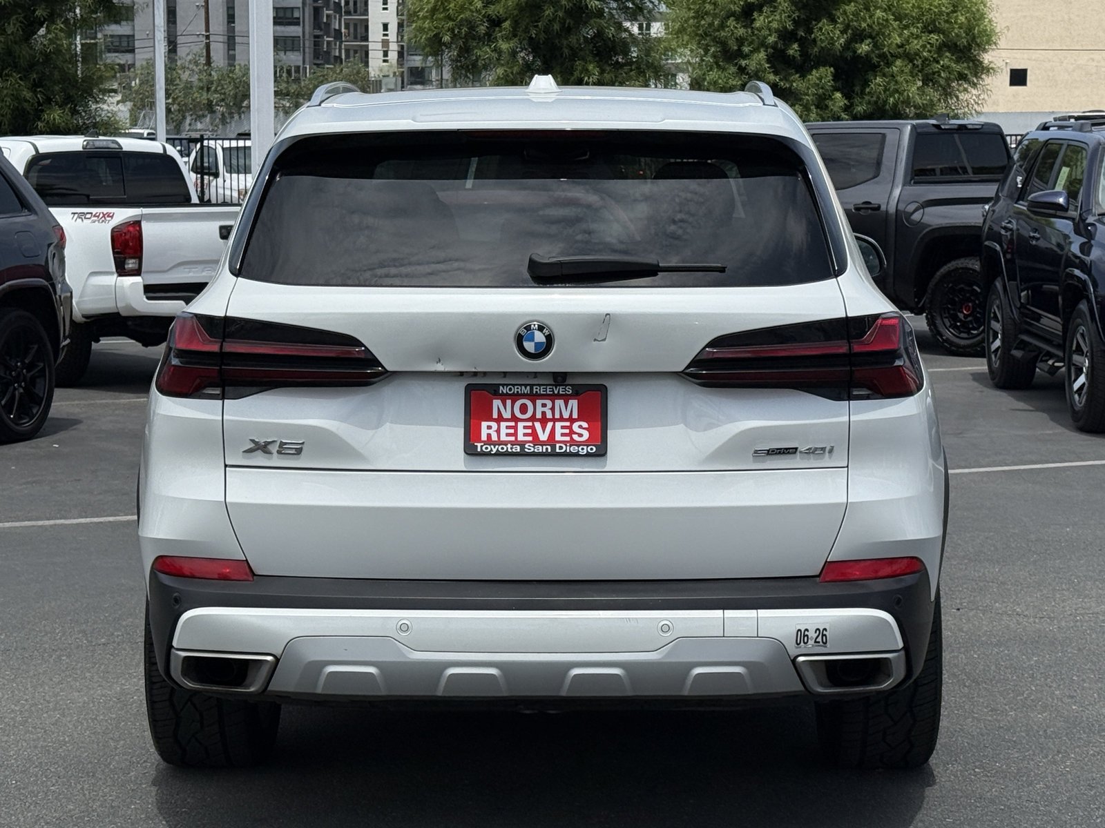 Used 2024 White Metallic BMW sDrive40i image 9
