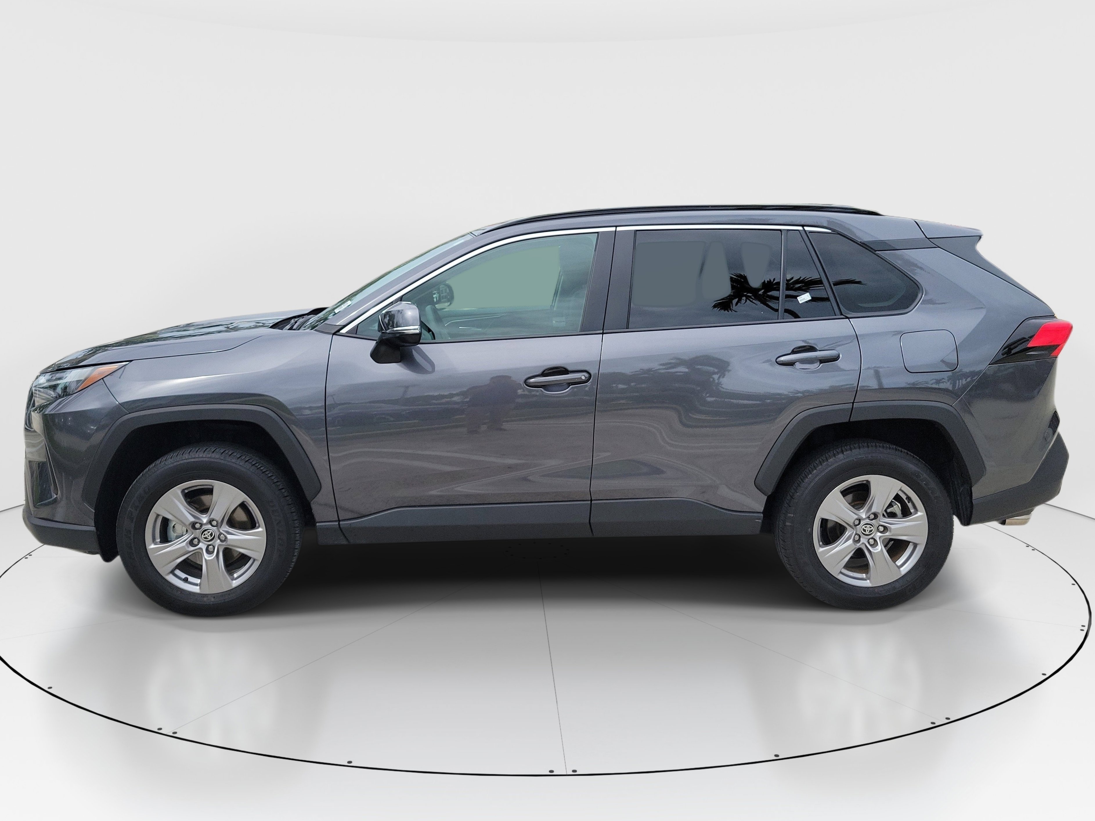 Used 2025 Magnetic Gray Metallic Toyota XLE image 4
