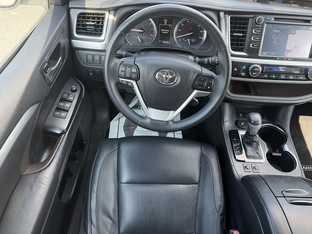 Used 2016 White Toyota XLE V6 image 15