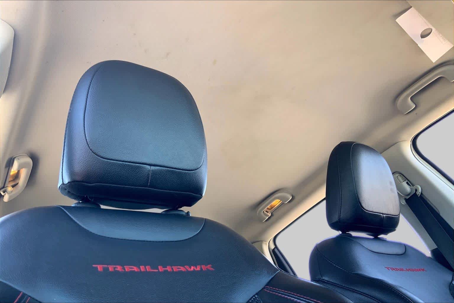 Used 2019 White Clearcoat Jeep Trailhawk image 14