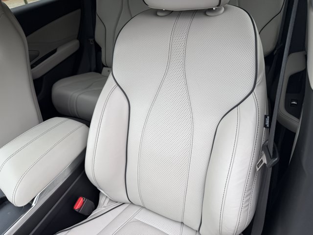 Used 2025 Platinum White Pearl Acura SH-AWD ADVANCE image 11