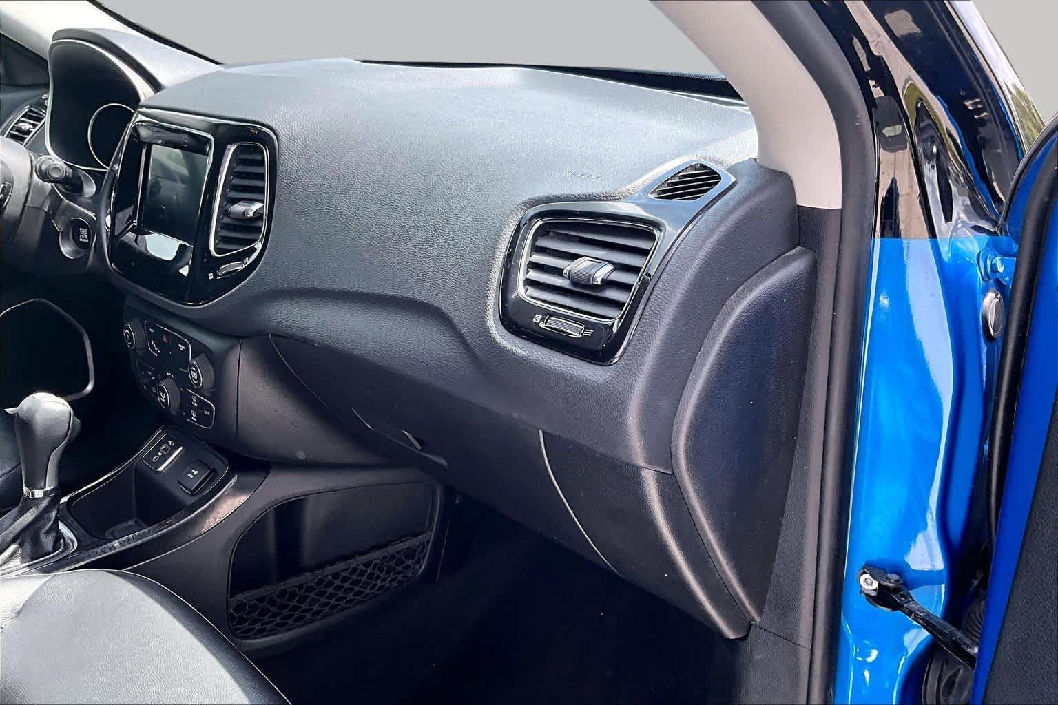 Used 2019 Laser Blue Pearlcoat Jeep Altitude image 17