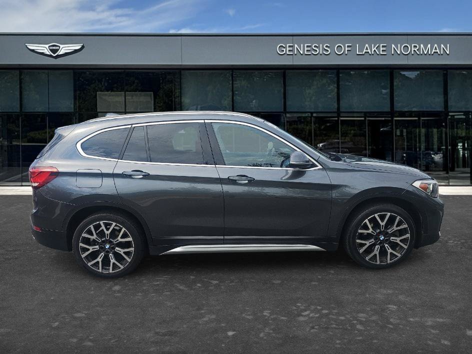 Used 2020 Mineral Gray Metallic BMW sDrive28i Premium image 4