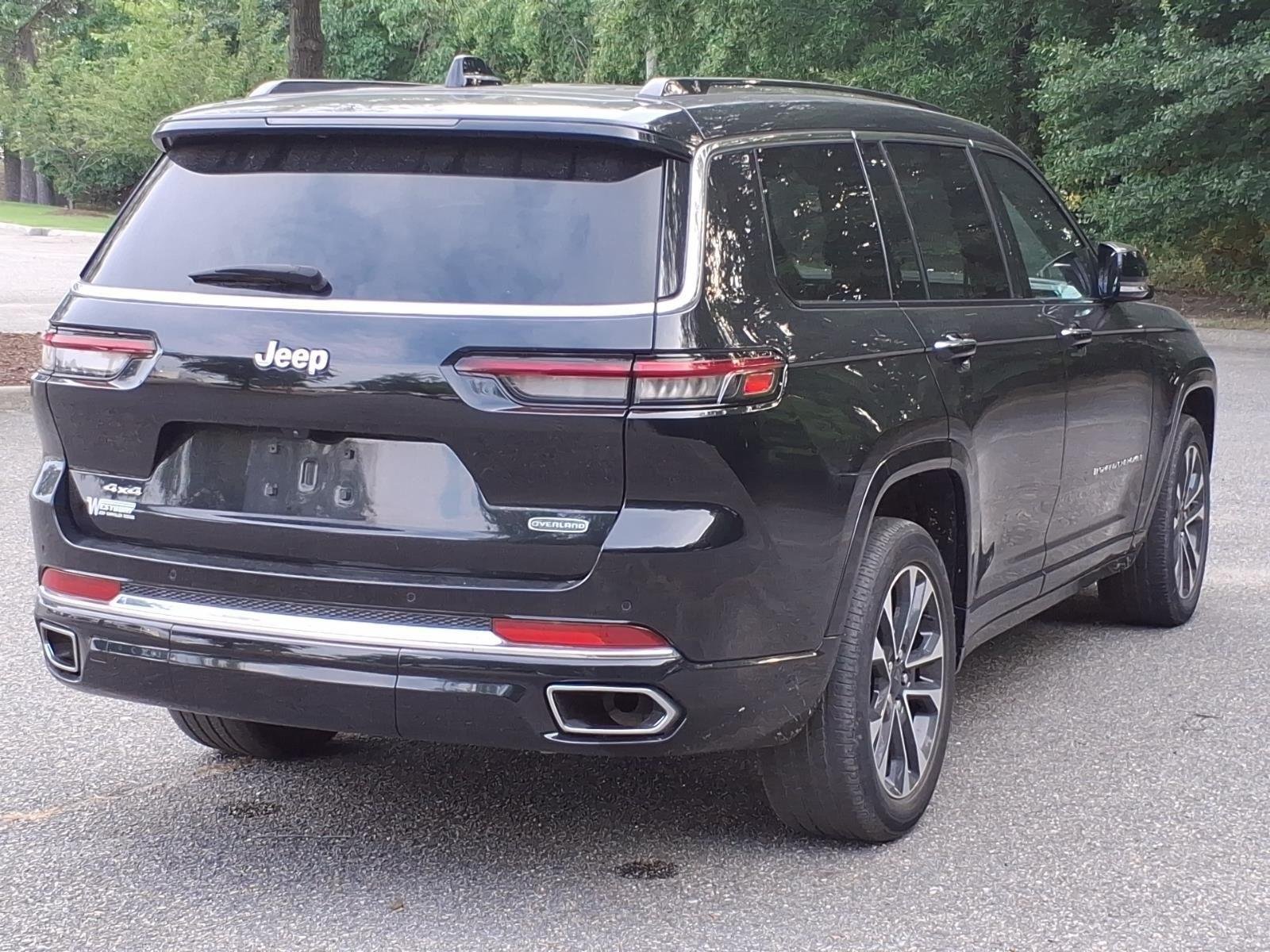 Used 2023 Diamond Black Crystal Pearlcoat Jeep Overland image 11