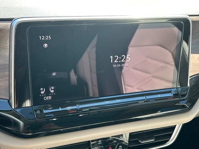 New 2026 Silver Volkswagen 2.0T SE w/Technology image 30
