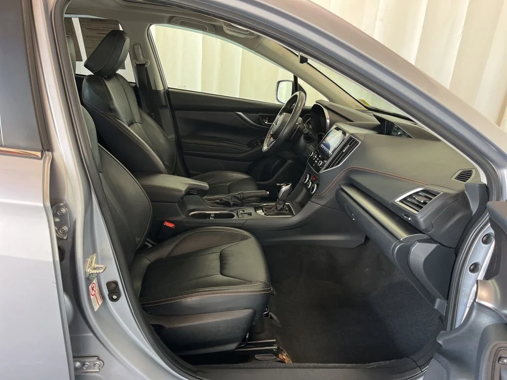 Used 2019 Silver Subaru 2.0i Limited image 22