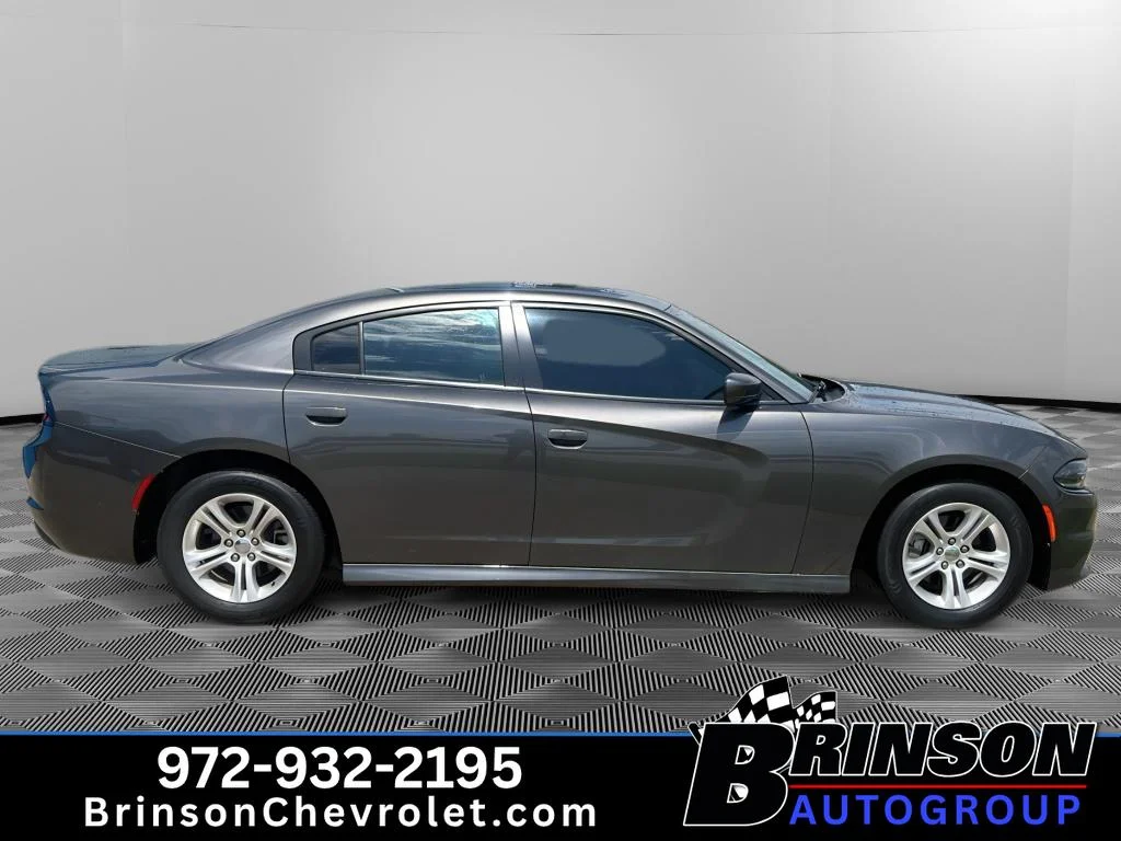 Used 2021 Granite Pearlcoat Dodge SXT image 4
