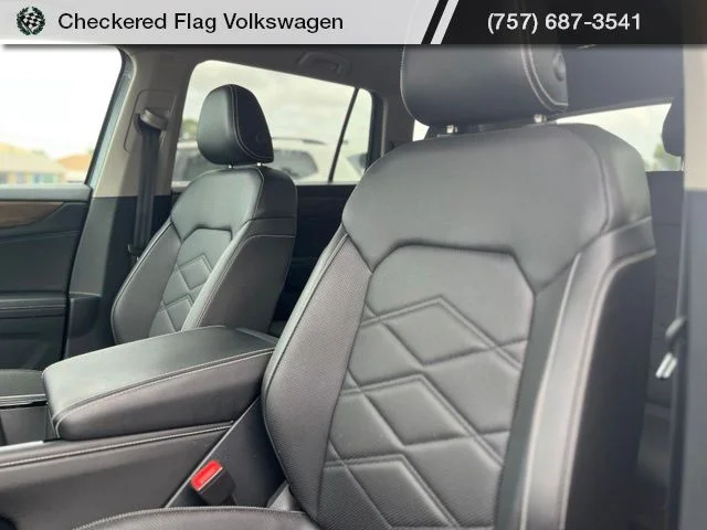 Used 2024 Platinum Gray Metallic Volkswagen 2.0T SE w/Technology image 21