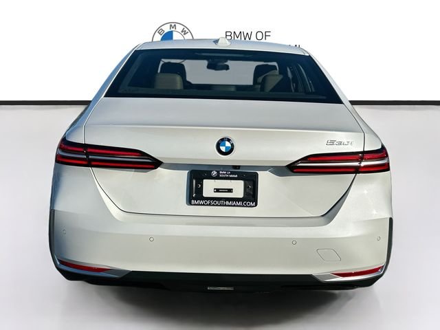 New 2026 White BMW 530i image 5