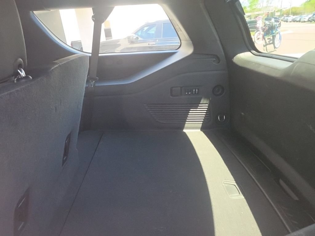 Used 2025 Silver GMC Elevation image 10