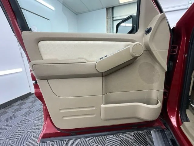 Used 2010  Mercury Base image 6