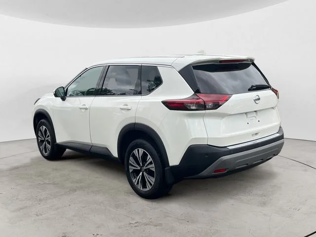 Used 2021 White Nissan SV image 3