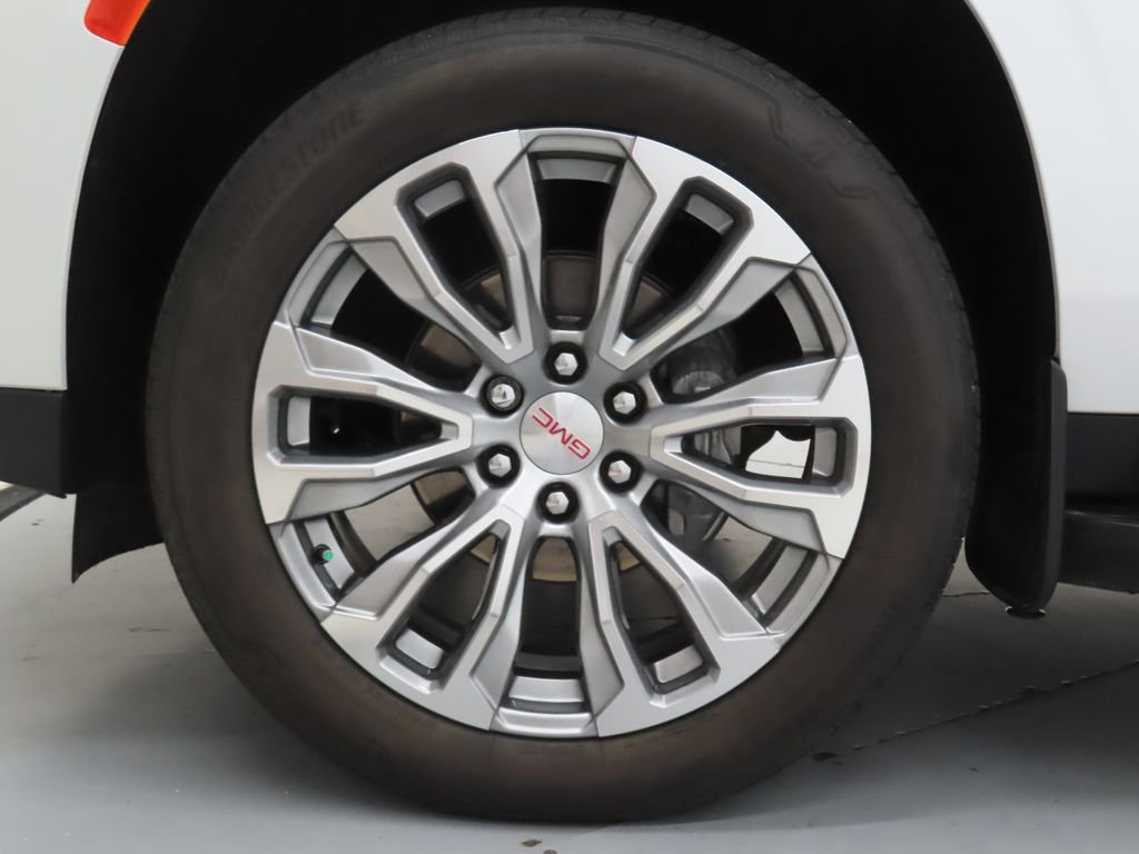 Used 2023 White GMC Denali image 26