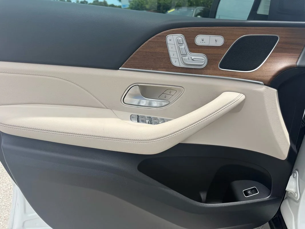 Used 2025  Mercedes-Benz 4MATIC® image 13
