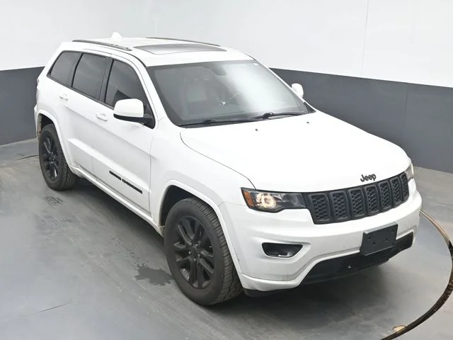 Used 2019 Bright White Clearcoat Jeep Altitude image 13