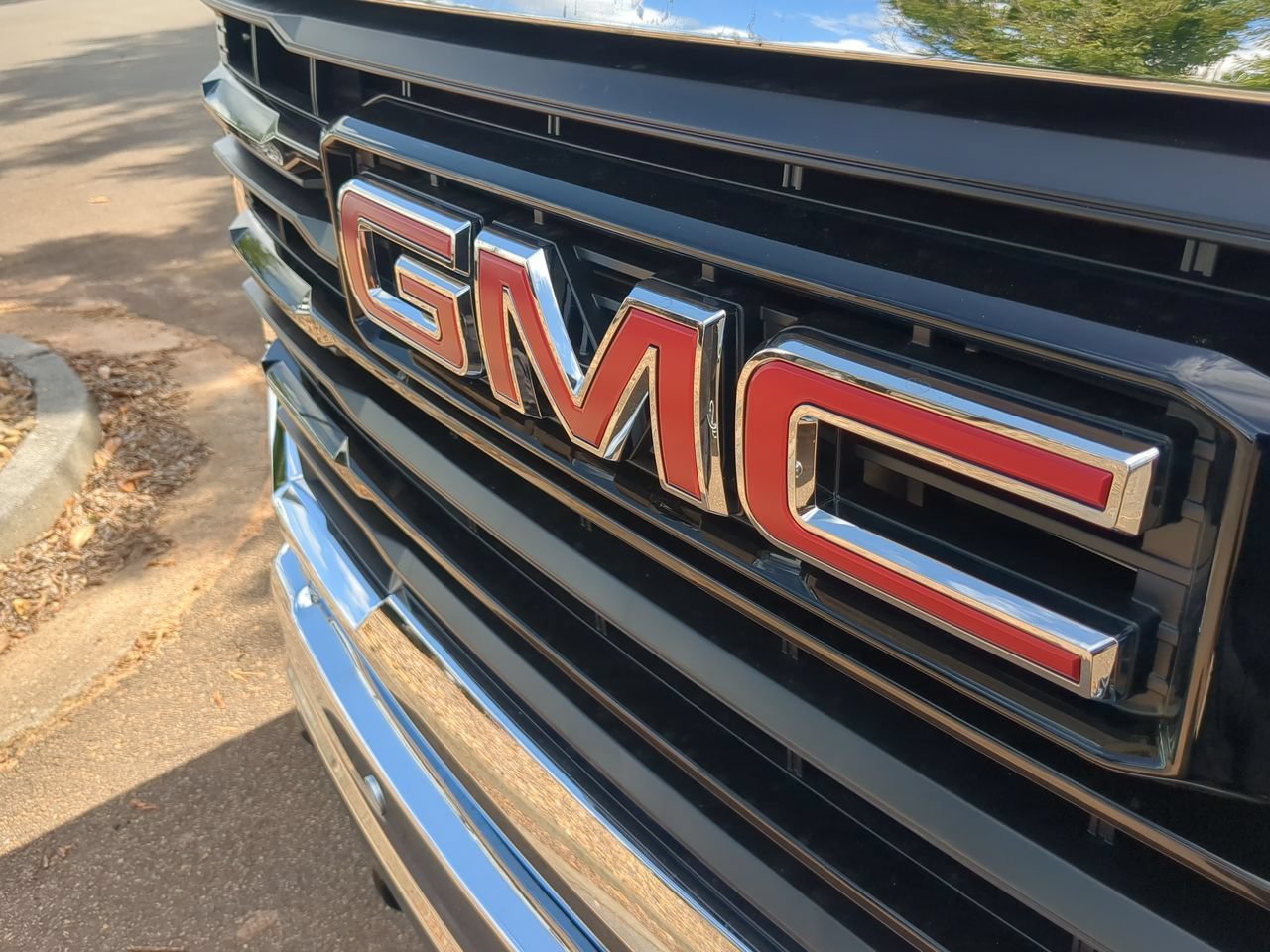 New 2026 Summit White GMC Pro image 29