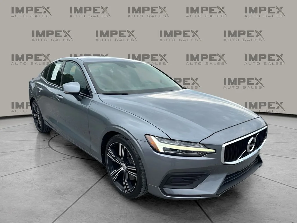 Used 2020 Gray Volvo T5 Momentum image 7