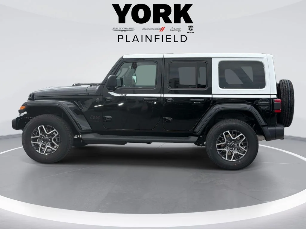 New 2026 Black Clear-Coat Exterior Paint Jeep Sahara image 8